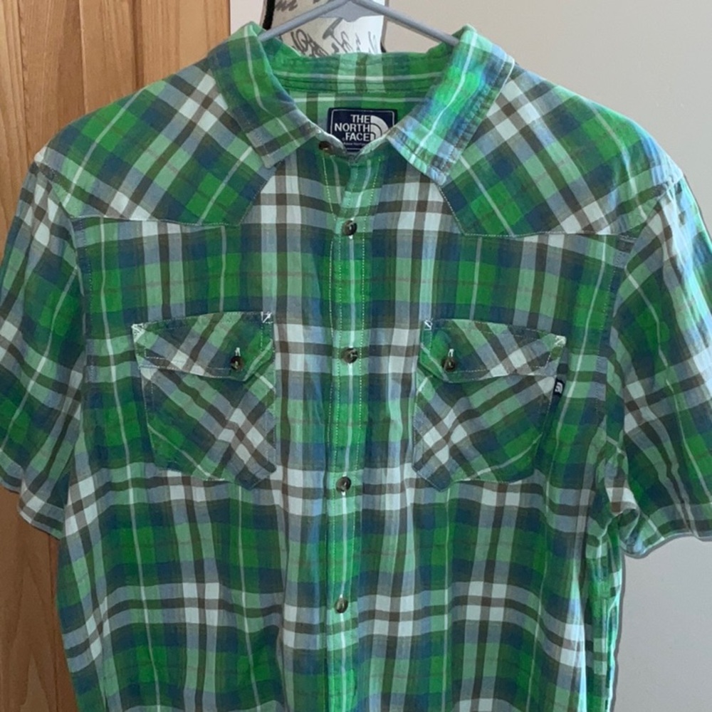 The North Face, Soft Cotton Green Plaid Short Sleeve Button Up Shirt. L